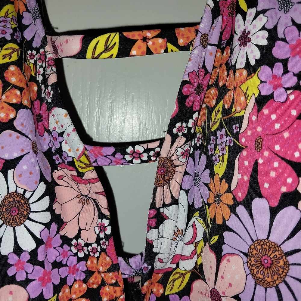 Swimsuit - Picture 6 of 7